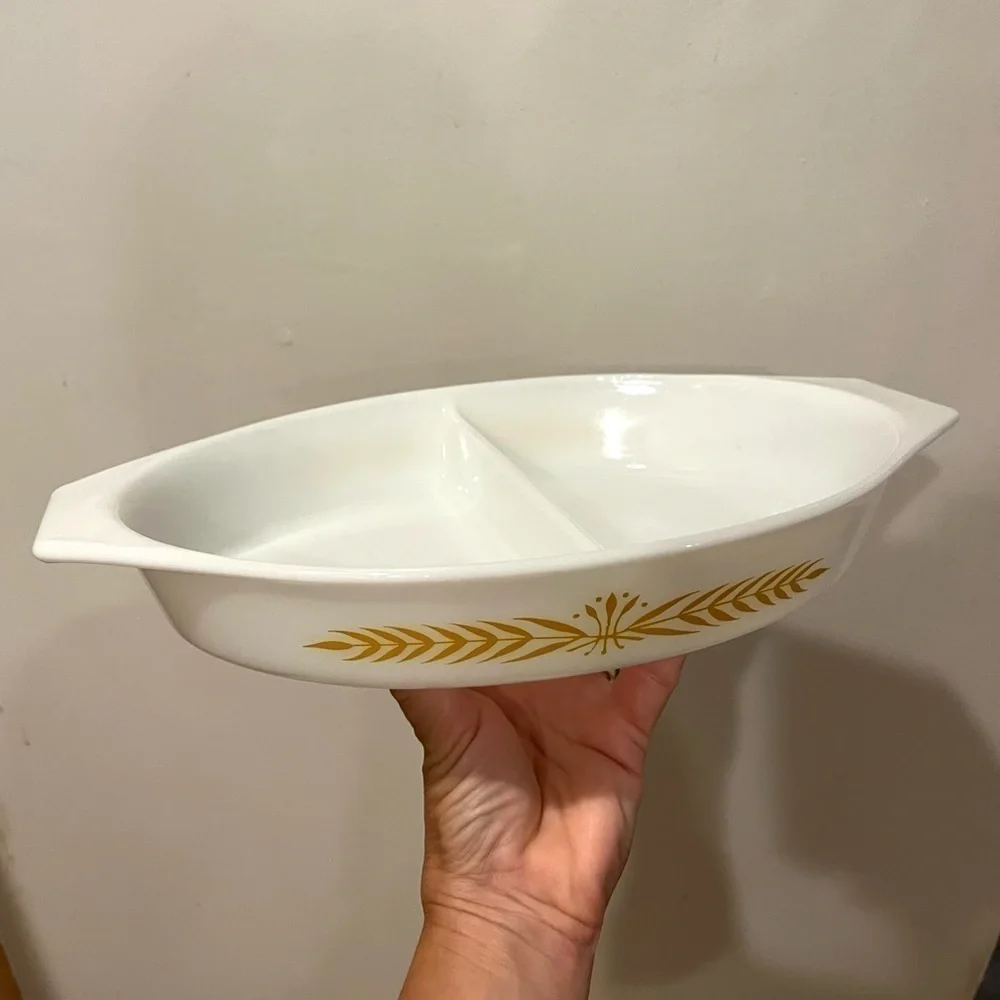 Vintage PYREX 1.5 Quart Two Section Baking Dish Royal Wheat Pattern